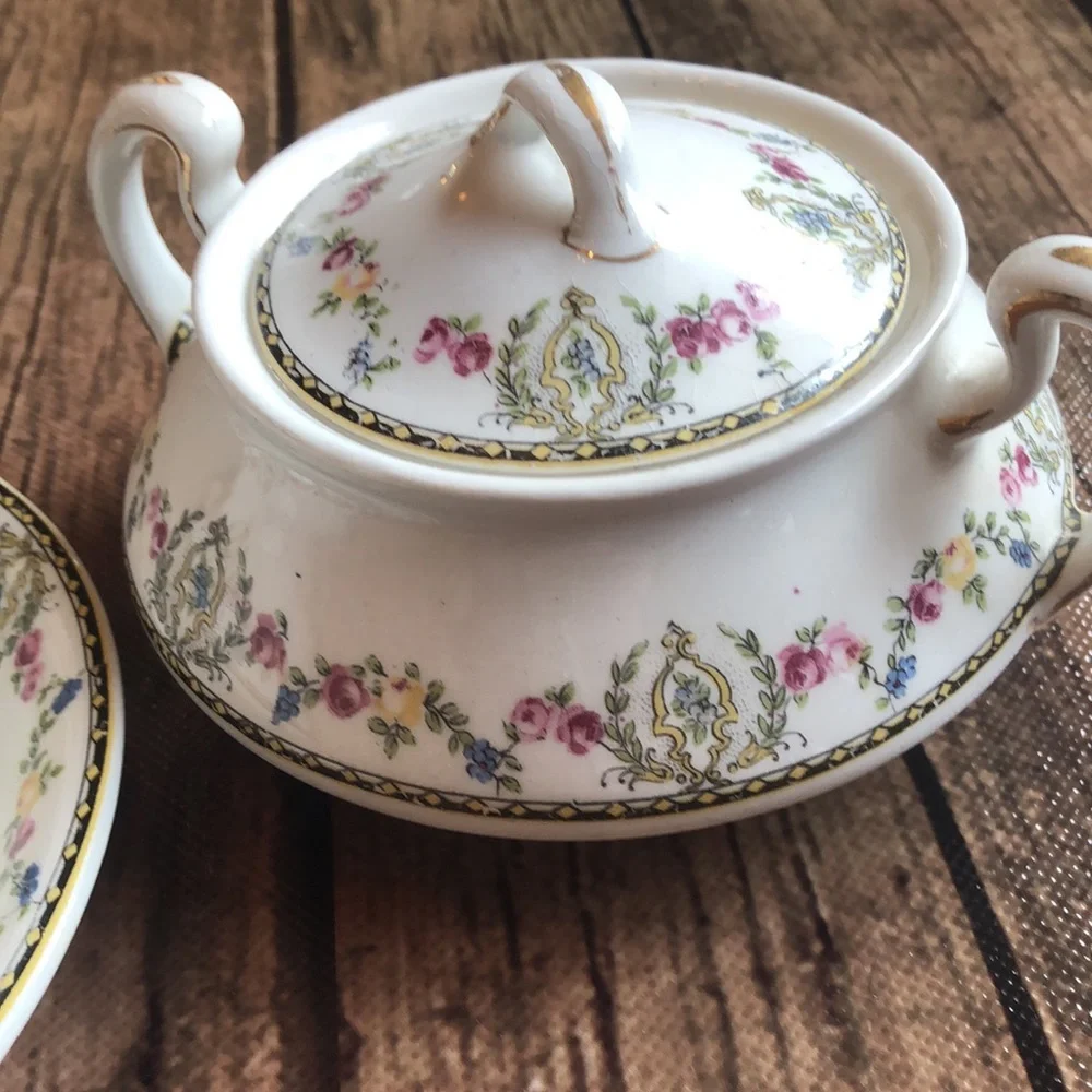 Vintage (20s) Homer Laughlin Creamer and Lidded Sugar